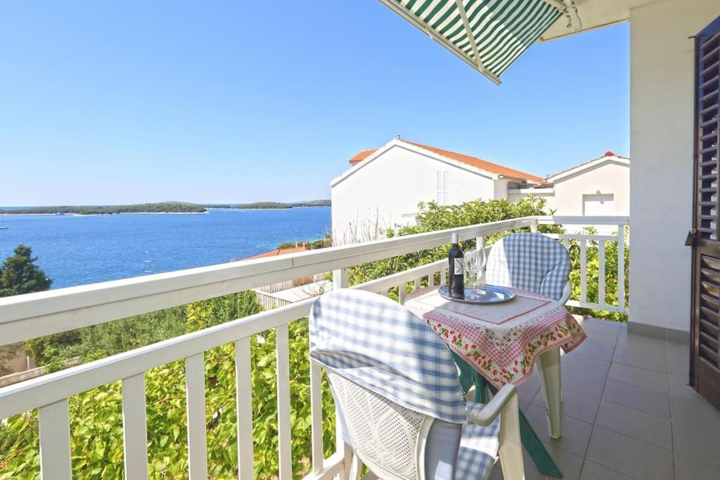 Apartment Stefani Хвар Екстериор снимка