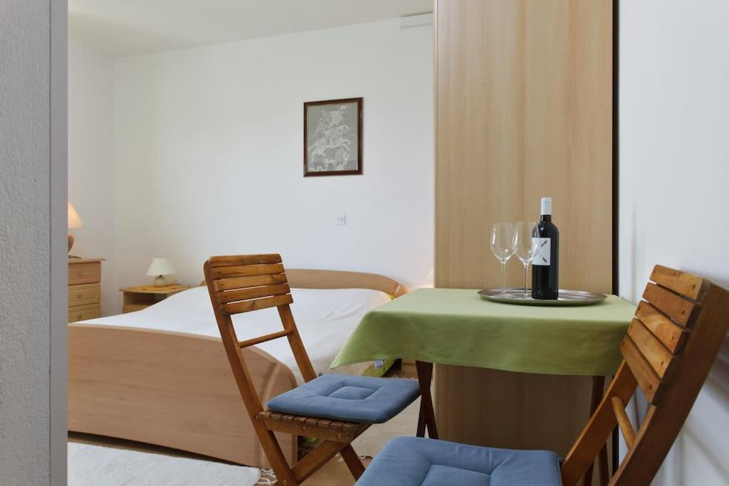 Apartment Stefani Хвар Стая снимка